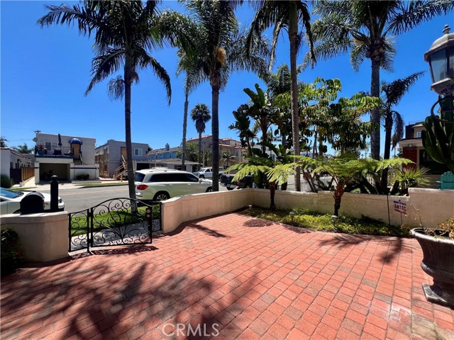 323 13th Street, Huntington Beach CA: https://media.crmls.org/medias/34cde185-8ae4-449a-8f78-3cc689a40644.jpg