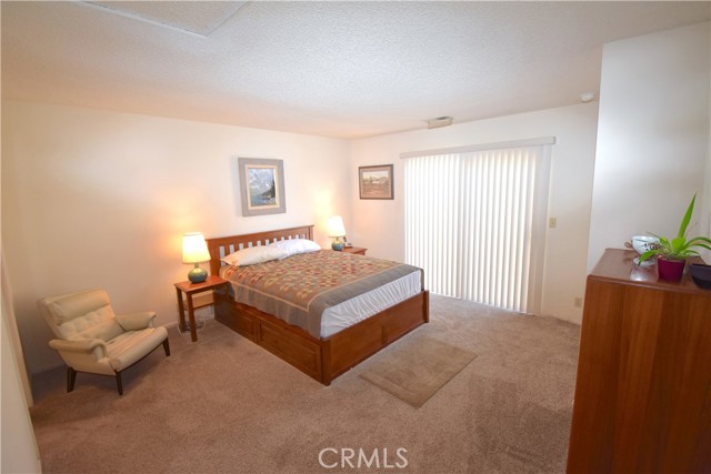 Detail Gallery Image 10 of 22 For 19042 Cedar Dr, Apple Valley,  CA 92308 - 2 Beds | 2 Baths