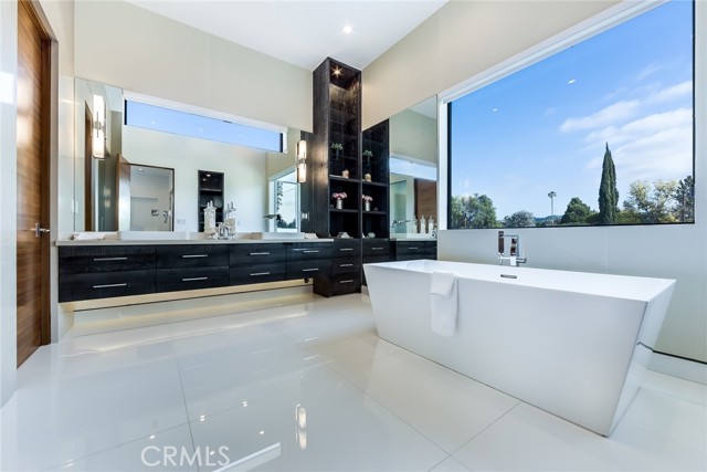 12732 Hortense Street, Studio City CA: https://media.crmls.org/medias/34cfce82-e627-42b7-a937-407f7e995e67.jpg