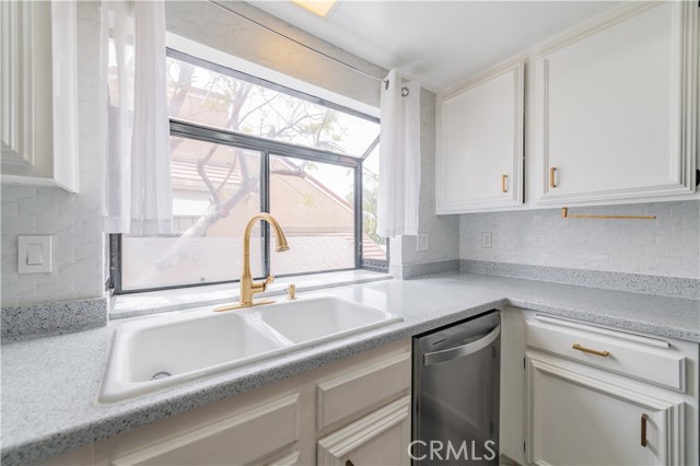 3555 W Greentree Circle, Anaheim CA: https://media.crmls.org/medias/34d05452-e2ae-4a20-b7a0-906cf7fc7b4f.jpg