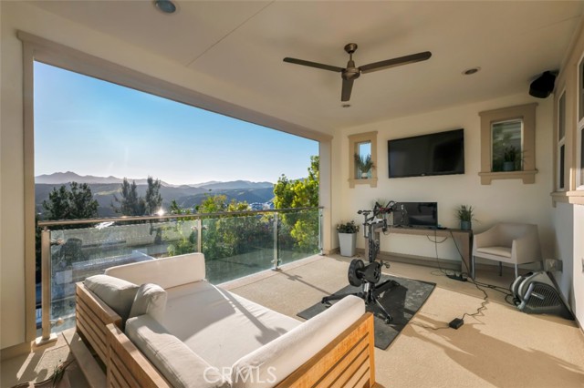 11929 Ricasoli Way, Porter Ranch CA: https://media.crmls.org/medias/34d0e0d1-f582-47d1-a75b-4f4781995f87.jpg