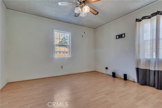 8148 Madison Avenue, South Gate CA: https://media.crmls.org/medias/34d10c6c-a94c-4295-87b8-85bc0e96b44d.jpg