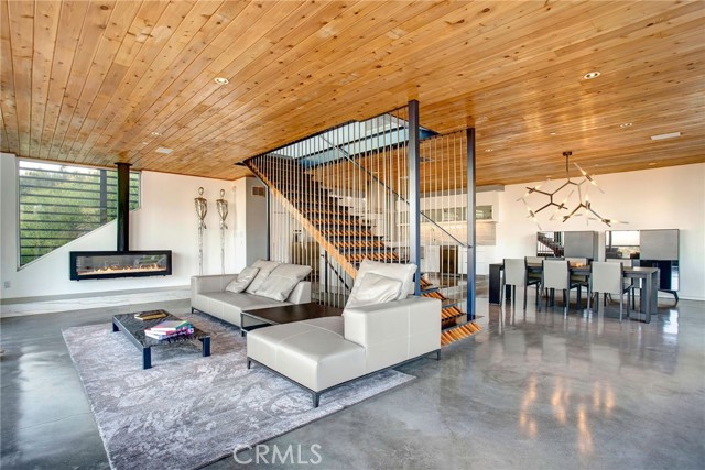 Detail Gallery Image 8 of 52 For 2917 Durand Dr, Los Angeles,  CA 90068 - 3 Beds | 2/1 Baths