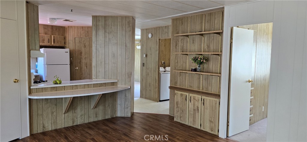 https://media.crmls.org/medias/34d176d6-3de6-4927-8e99-e2f24f519e96.jpg?preset=X-Large