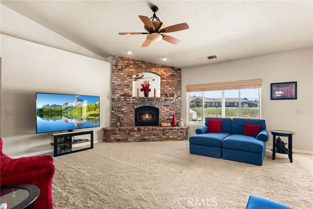 Detail Gallery Image 8 of 53 For 10938 Sunny Vista Rd, Victorville,  CA 92392 - 3 Beds | 3 Baths