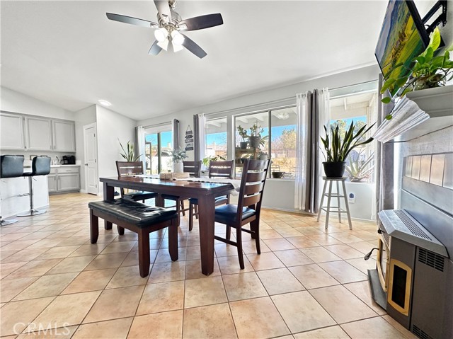 Detail Gallery Image 8 of 37 For 16395 Cuyama Way, Apple Valley,  CA 92307 - 4 Beds | 2/1 Baths