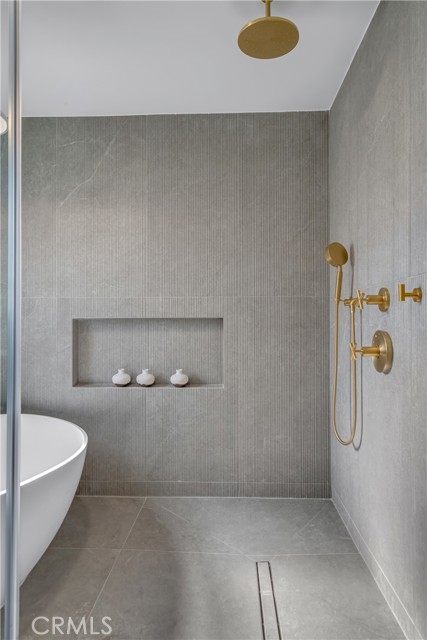 6129 W 83rd Place, Los Angeles CA: https://media.crmls.org/medias/34d4780d-f6d8-4d0f-8f72-4887c1a77276.jpg