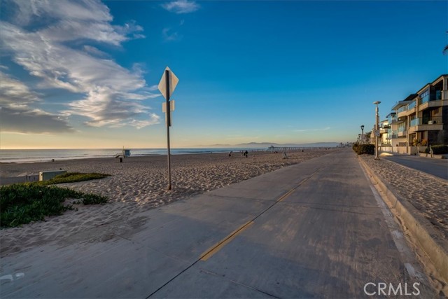 108 35th Street, Hermosa Beach, California 90254, 3 Bedrooms Bedrooms, ,2 BathroomsBathrooms,Residential,Sold,35th,SB22006551