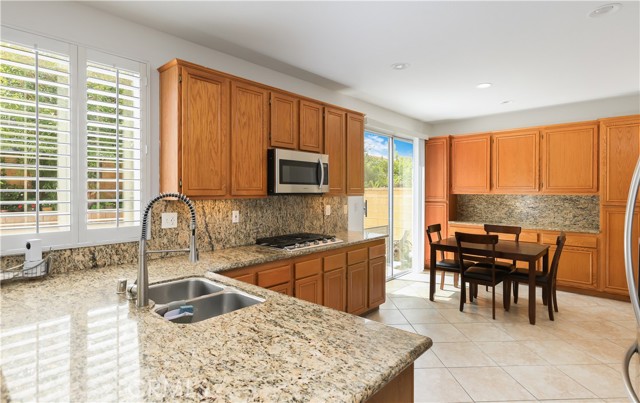 43 Declaration Place, Irvine CA: https://media.crmls.org/medias/34d5f9ad-1f55-48e0-a7c6-1de8d3bb0b4f.jpg