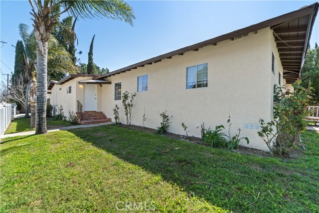 Detail Gallery Image 3 of 56 For 7958 Tampa Ave, Reseda,  CA 91335 - 5 Beds | 3 Baths