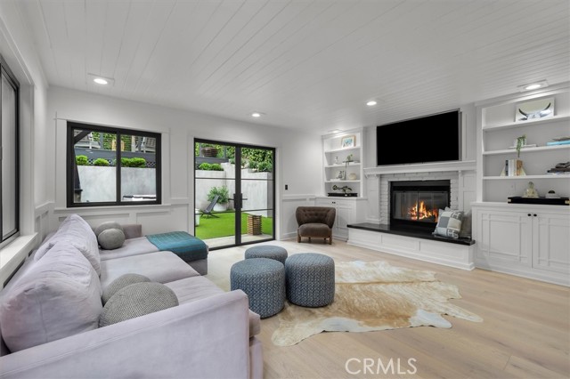 1012 10th Street, Manhattan Beach CA: https://media.crmls.org/medias/34d79900-5c4a-41d0-93ae-dbe3c8bcb716.jpg