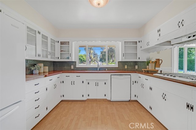 252 W 15th Street, Upland CA: https://media.crmls.org/medias/34d7b864-565b-4540-8680-52bcfb5dfa97.jpg