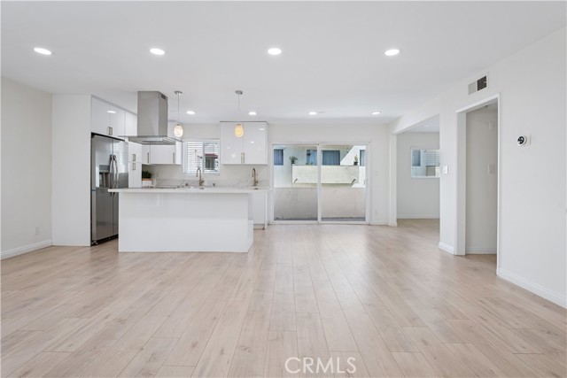 Detail Gallery Image 6 of 35 For 5330 Zelzah Ave #7,  Encino,  CA 91316 - 2 Beds | 2 Baths