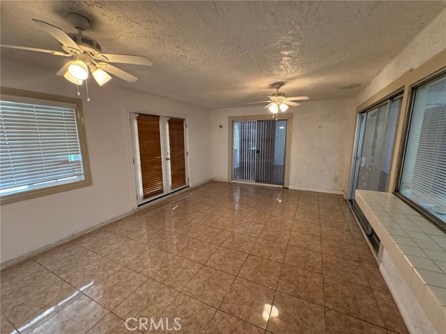 Detail Gallery Image 15 of 19 For 1885 Silver Oak Way, Hemet,  CA 92545 - 3 Beds | 2 Baths