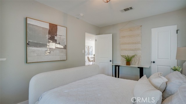 231 W Cedar Avenue, Burbank CA: https://media.crmls.org/medias/34dbe729-b1b6-4b4b-912c-f6ccccbf1adf.jpg