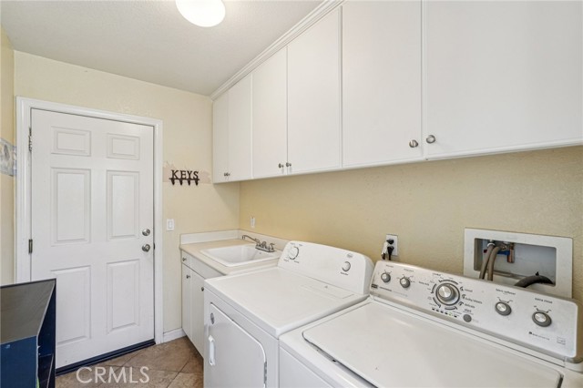 7919 Spring Hill Street, Chino CA: https://media.crmls.org/medias/34dc2c36-7f04-47b2-8b15-306870ed8fbe.jpg