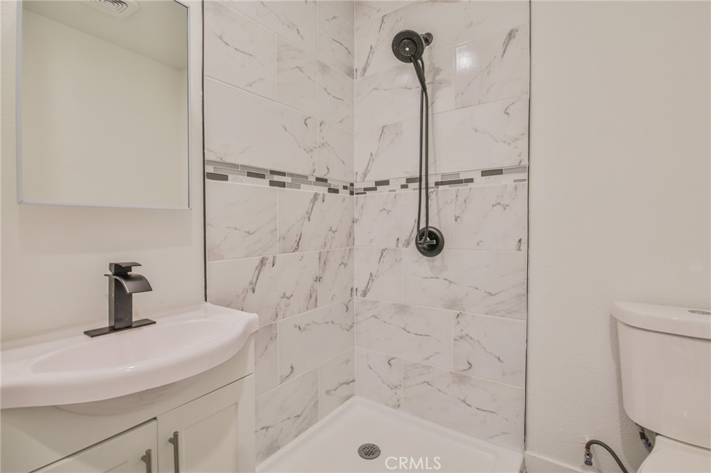 https://media.crmls.org/medias/34dc319e-bcd4-48c5-9a95-2627e74e9740.jpg?preset=X-Large