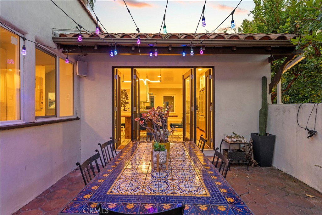https://media.crmls.org/medias/34dc5ce9-76b6-407c-ad23-492649865d79.jpg?preset=X-Large