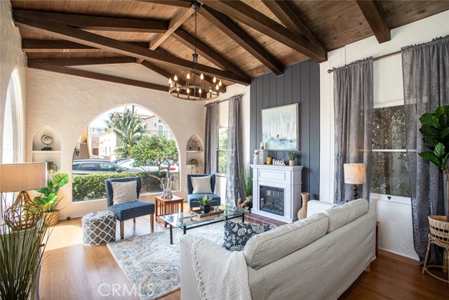 130 Claremont Avenue, Long Beach CA: https://media.crmls.org/medias/34ddf6d4-fe8e-4671-a873-f183491cd601.jpg