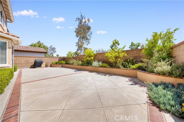 11 Asbury, Irvine CA: https://media.crmls.org/medias/34de84dd-560f-4a7b-acda-5e60a705e5dd.jpg