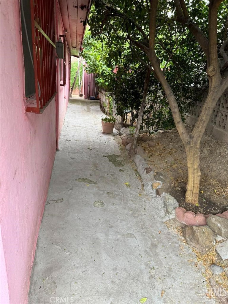 https://media.crmls.org/medias/34dede78-512a-49a6-b447-0dd89275f0ab.jpg?preset=X-Large