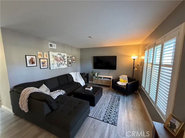 Detail Gallery Image 2 of 25 For 6672 Sun Dr #C,  Huntington Beach,  CA 92647 - 3 Beds | 1/1 Baths