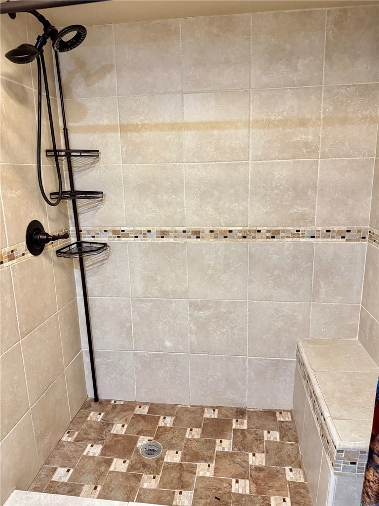 https://media.crmls.org/medias/34df3591-7674-4f3f-8bdb-f502a7a1aec3.jpg?preset=X-Large