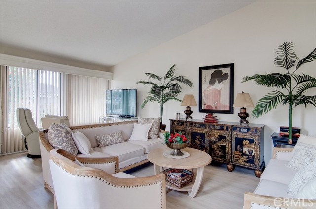 Detail Gallery Image 8 of 27 For 8565 Larkhall Cir 802c,  Huntington Beach,  CA 92646 - 2 Beds | 2 Baths