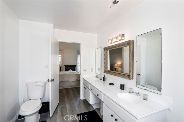 Detail Gallery Image 10 of 25 For 5327 Coldwater Canyon Ave #D,  Sherman Oaks,  CA 91401 - 2 Beds | 2/1 Baths