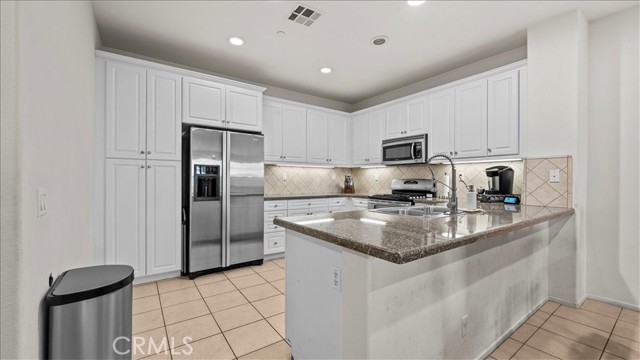 Detail Gallery Image 9 of 43 For 12533 Cipriano, Corona,  CA 91752 - 3 Beds | 2/1 Baths