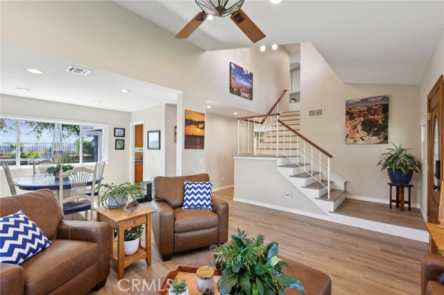 Detail Gallery Image 6 of 47 For 27959 Palmetto Ridge Dr, Valencia,  CA 91354 - 4 Beds | 2/1 Baths