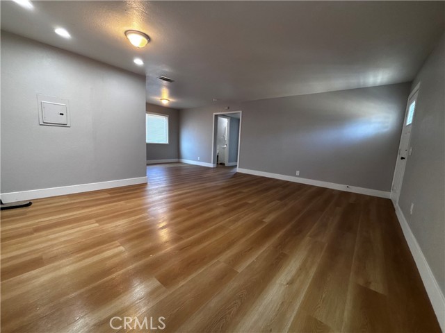 415 Ellis Street, Lake Elsinore CA: https://media.crmls.org/medias/34e097ae-13b3-429b-955c-08c286945fc8.jpg