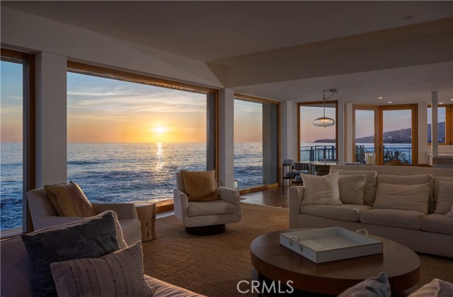 1901 Ocean Way, Laguna Beach CA: https://media.crmls.org/medias/34e16321-6c7d-4d4b-947f-1e219b75d9f2.jpg