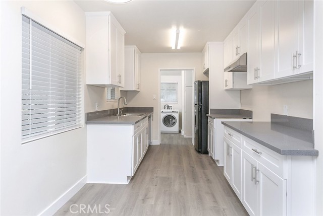 Detail Gallery Image 9 of 19 For 8006 Louise Ave, Northridge,  CA 91325 - 3 Beds | 2 Baths