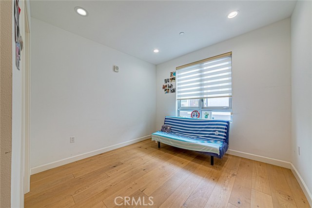 4813 Oakwood Avenue, Los Angeles CA: https://media.crmls.org/medias/34e239fb-ecbf-4a98-8a7b-c60710ef0c8d.jpg