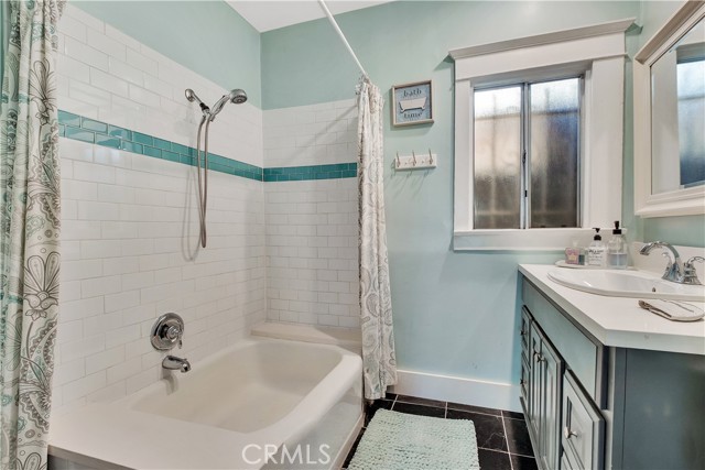 Detail Gallery Image 33 of 63 For 4562 Lomita, Los Angeles,  CA 90019 - 3 Beds | 2 Baths