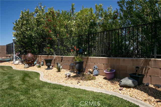 1805 Date Palm Drive, Palmdale CA: https://media.crmls.org/medias/34e30685-f4f4-4364-99db-cccee35324f0.jpg