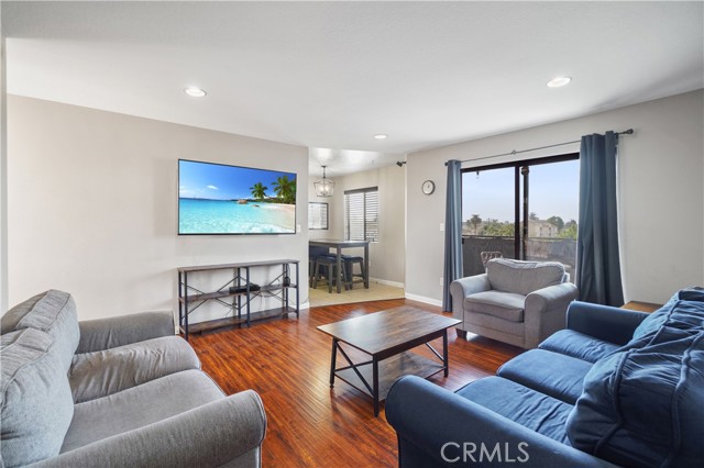 Detail Gallery Image 7 of 28 For 1509 Stanley Ave #304,  Long Beach,  CA 90804 - 3 Beds | 2 Baths