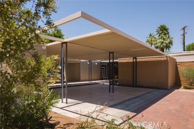 1950 E Desert Palms Drive, Palm Springs CA: https://media.crmls.org/medias/34e616f2-fc31-4c99-bd37-f2ef5017836a.jpg