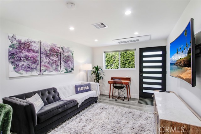 20200 Clark Street, Woodland Hills CA: https://media.crmls.org/medias/34e64376-f623-4346-a17d-8c5983b6de4b.jpg