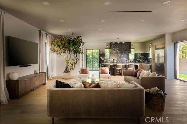 Detail Gallery Image 12 of 64 For 15719 Hartsook, Encino,  CA 91436 - 4 Beds | 4/1 Baths