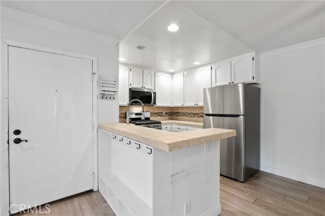 Detail Gallery Image 10 of 24 For 19155 Parkland, Yorba Linda,  CA 92886 - 2 Beds | 2 Baths