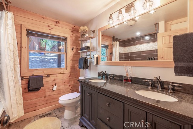 893 Silver Tip Drive, Big Bear CA: https://media.crmls.org/medias/34e86207-a304-4889-ae31-bf1461c2b419.jpg