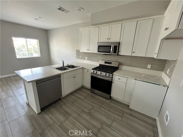 Detail Gallery Image 10 of 74 For 13665 Arrow Bld #6,  Fontana,  CA 92335 - 3 Beds | 2 Baths