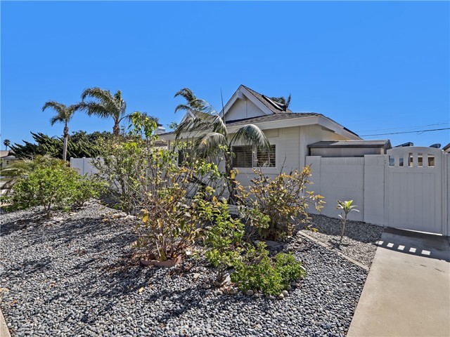 Detail Gallery Image 43 of 45 For 9382 Molokai Dr, Huntington Beach,  CA 92646 - 4 Beds | 3 Baths