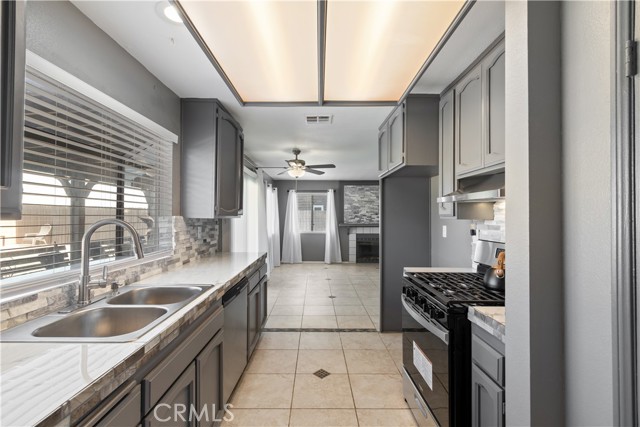 43865 Carefree Court, Lancaster CA: https://media.crmls.org/medias/34e92ef0-22f0-4519-bc10-d1816a479b9f.jpg