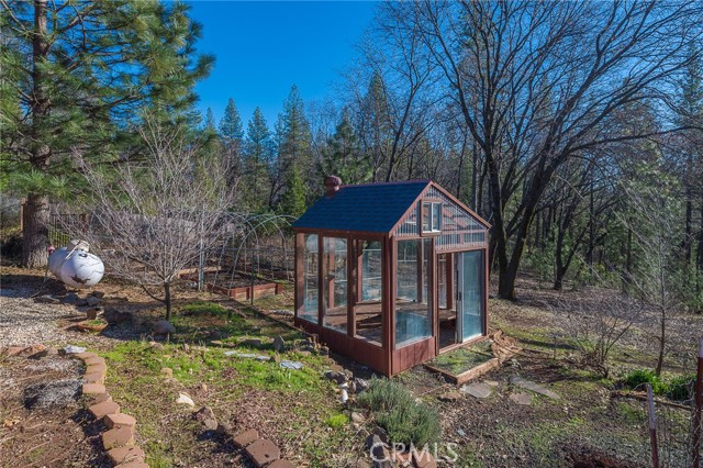 4940 Papaya Road, Forest Ranch CA: https://media.crmls.org/medias/34e96944-3c6d-4aaf-bd6e-bec2934781fc.jpg
