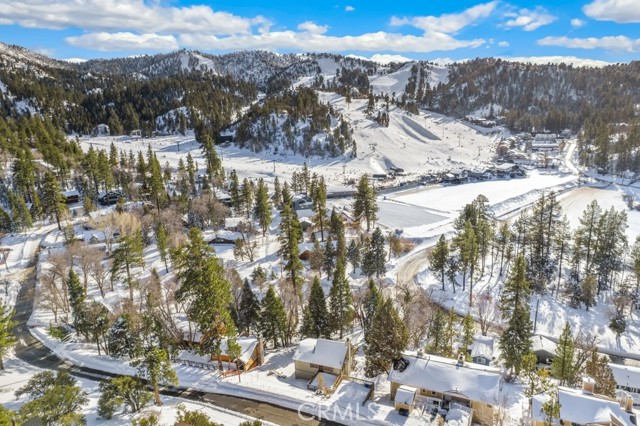 Detail Gallery Image 28 of 39 For 1218 Siskiyou Dr, Big Bear Lake,  CA 92315 - 2 Beds | 2 Baths