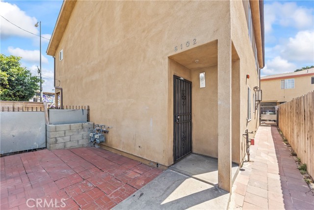 6102 S San Pedro Street, Los Angeles CA: https://media.crmls.org/medias/34e9c812-5276-49ff-9156-df0fcc13d0be.jpg
