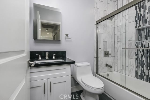 529 W 80th Street, Los Angeles CA: https://media.crmls.org/medias/34e9f920-a2ec-487b-81ab-53b3d942355e.jpg